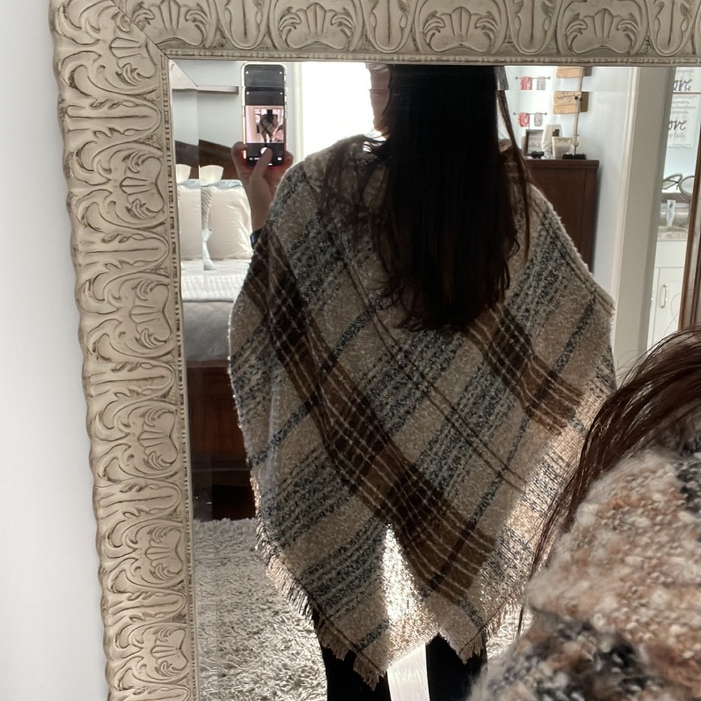 NWOT - Modena Brown, Tan and Cream Blanket Fringe Poncho OS - Picture 4 of 7
